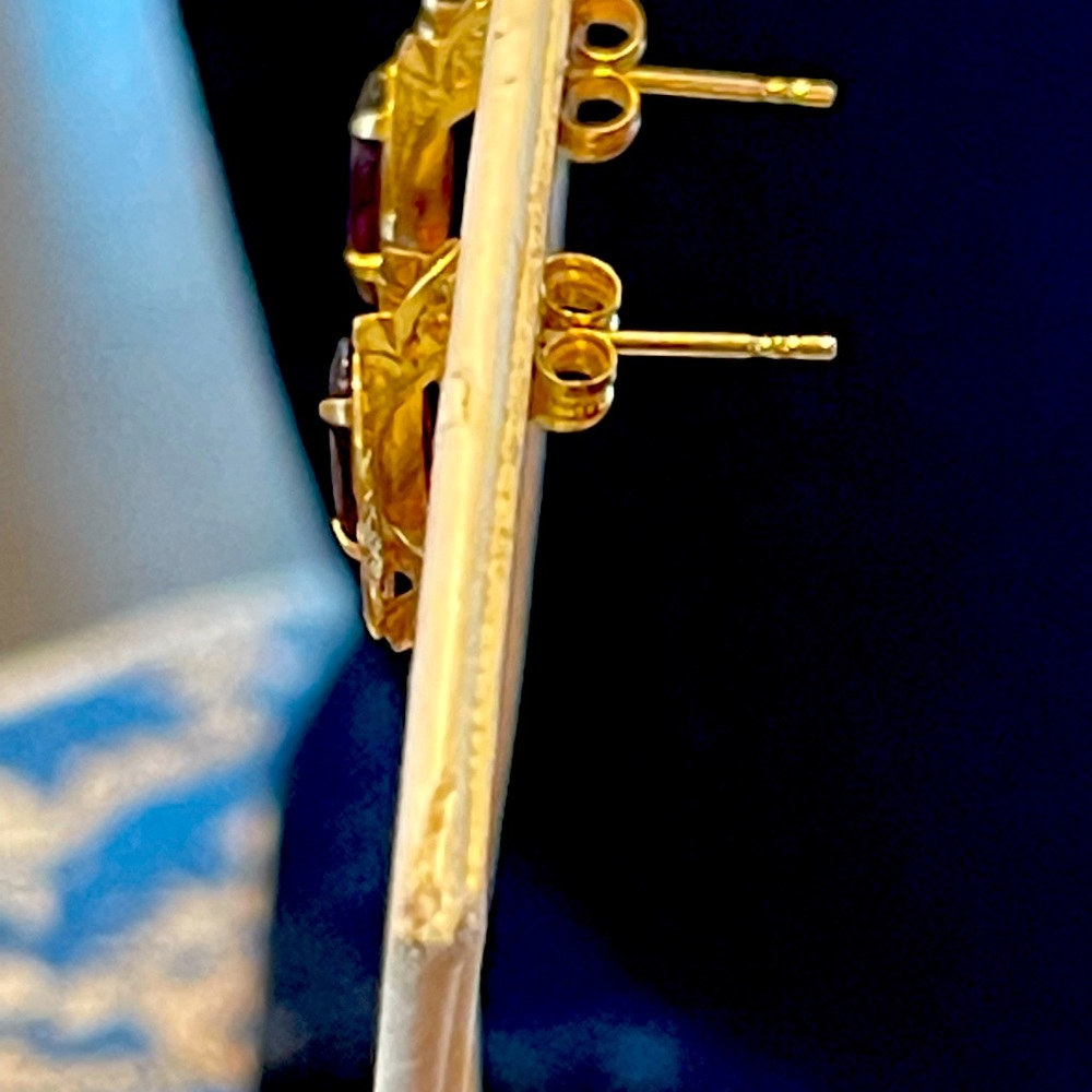 (SOLD)14k yellow gold earrings - Picture 4 of 11